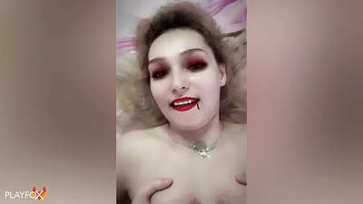 Иван Хелсинг сахт трахается як vampire Санобар ва меояд, ба хари вай